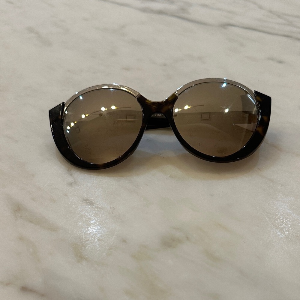 Chic Tortoise Shell Sunglasses